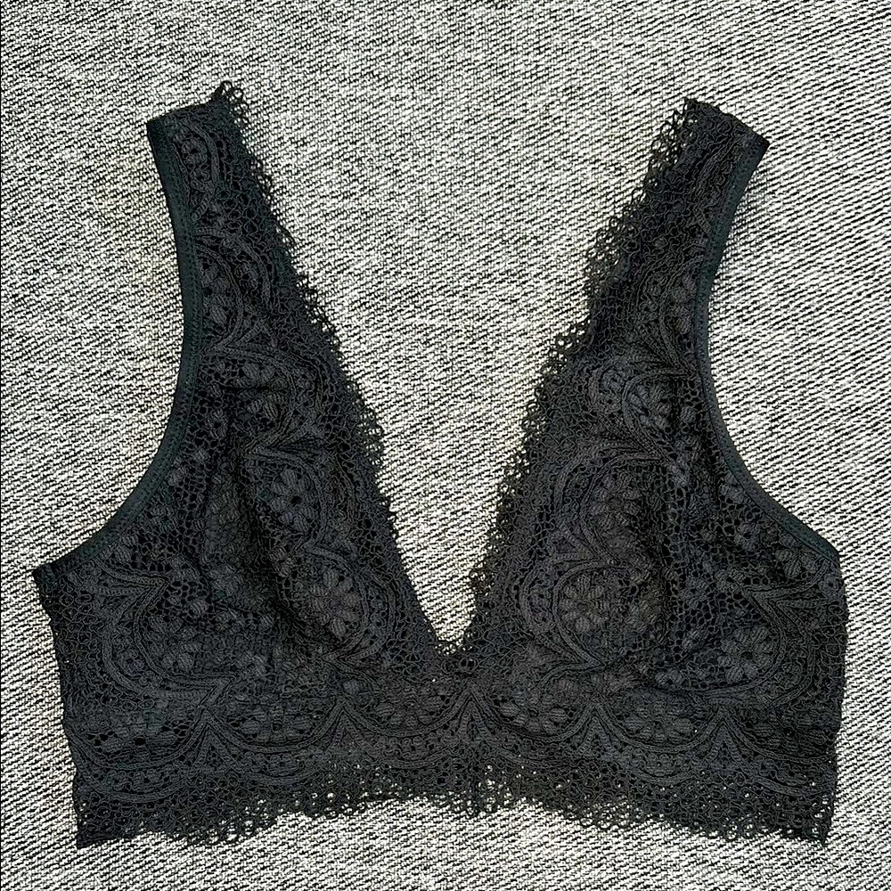Victoria Secret all over Elegant Black Lace Bralette | M